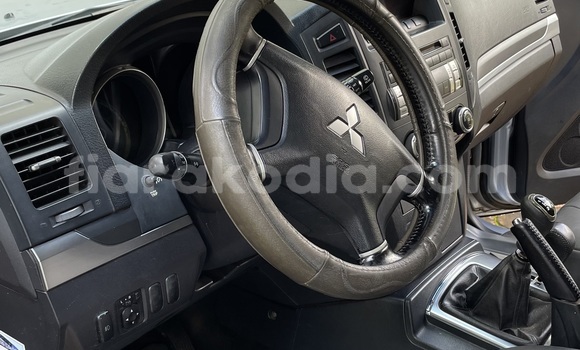 Acheter Occasion Voiture Mitsubishi Pajero Gris à Antsirabe, Vakinankaratra Acheter Occasion Voiture Mitsubishi Pajero Gris à Antsirabe, Vakinankaratra