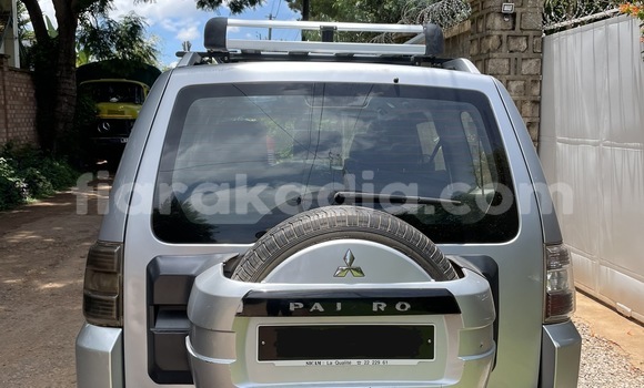 Acheter Occasion Voiture Mitsubishi Pajero Gris à Antsirabe, Vakinankaratra Acheter Occasion Voiture Mitsubishi Pajero Gris à Antsirabe, Vakinankaratra