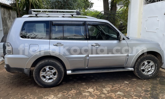 Acheter Occasion Voiture Mitsubishi Pajero Gris à Antsirabe, Vakinankaratra Acheter Occasion Voiture Mitsubishi Pajero Gris à Antsirabe, Vakinankaratra