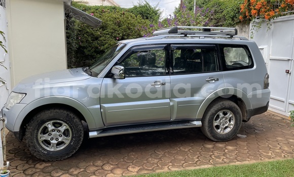 Acheter Occasion Voiture Mitsubishi Pajero Gris à Antsirabe, Vakinankaratra Acheter Occasion Voiture Mitsubishi Pajero Gris à Antsirabe, Vakinankaratra