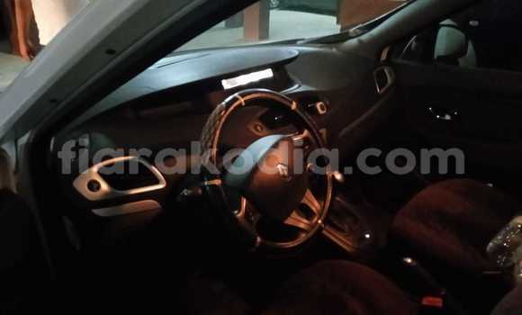 Acheter Occasion Voiture Renault Scénic III Blanc à Antananarivo, Analamanga Acheter Occasion Voiture Renault Scénic III Blanc à Antananarivo, Analamanga