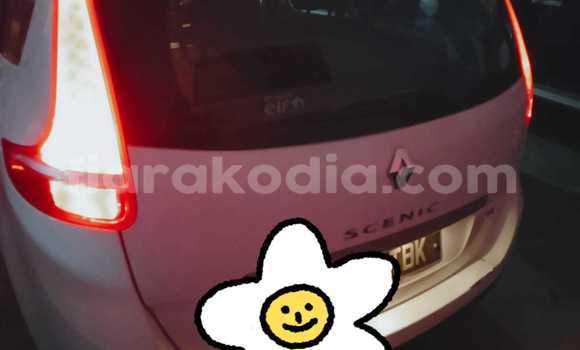 Acheter Occasion Voiture Renault Scénic III Blanc à Antananarivo, Analamanga Acheter Occasion Voiture Renault Scénic III Blanc à Antananarivo, Analamanga