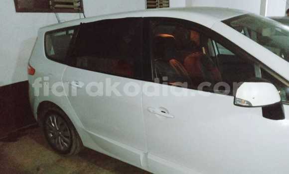 Acheter Occasion Voiture Renault Scénic III Blanc à Antananarivo, Analamanga Acheter Occasion Voiture Renault Scénic III Blanc à Antananarivo, Analamanga