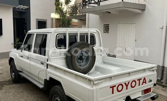 Acheter Occasion Voiture Toyota Land Cruiser Blanc à Antananarivo, Analamanga Acheter Occasion Voiture Toyota Land Cruiser Blanc à Antananarivo, Analamanga