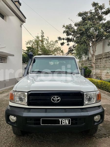 Big with watermark toyota land cruiser analamanga antananarivo 7241