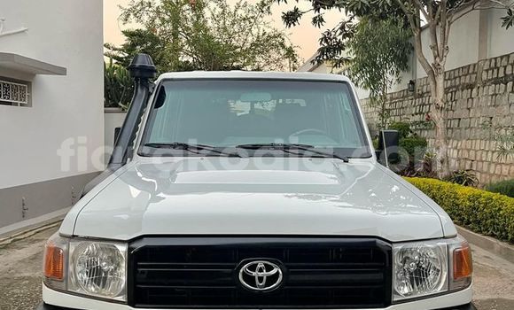 Acheter Occasion Voiture Toyota Land Cruiser Blanc à Antananarivo, Analamanga Acheter Occasion Voiture Toyota Land Cruiser Blanc à Antananarivo, Analamanga