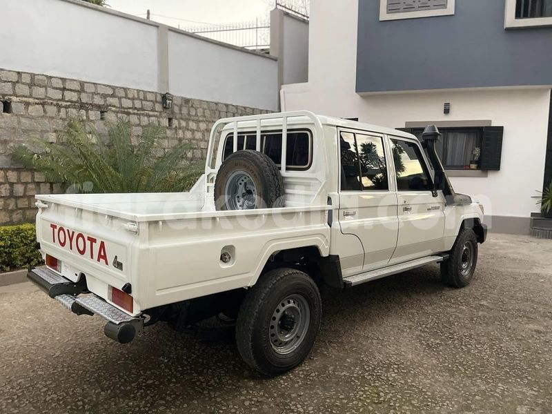 Big with watermark toyota land cruiser analamanga antananarivo 7241