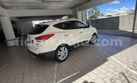Acheter Occasion Voiture Hyundai ix35 Blanc à Antananarivo, Analamanga Acheter Occasion Voiture Hyundai ix35 Blanc à Antananarivo, Analamanga