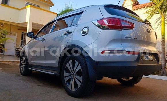 Acheter Import Voiture Kia X-Trek Beige à Antananarivo, Analamanga Acheter Import Voiture Kia X-Trek Beige à Antananarivo, Analamanga