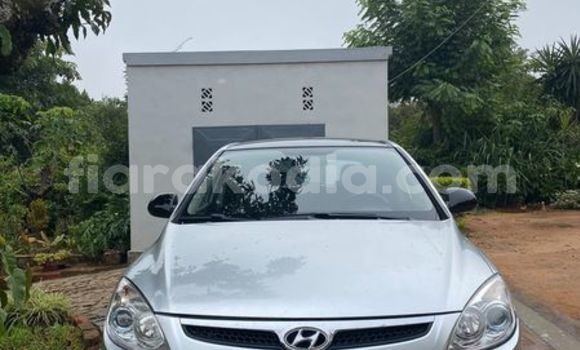Buy Used Hyundai i30 White Car in Antananarivo in Analamanga Buy Used Hyundai i30 White Car in Antananarivo in Analamanga