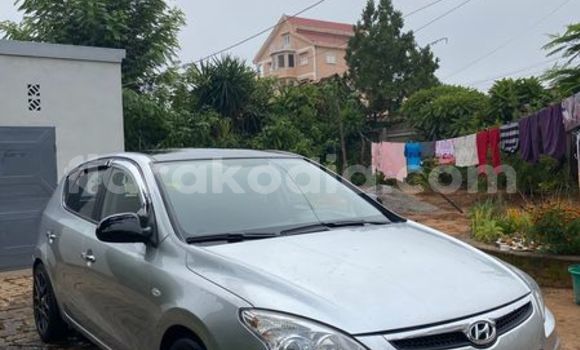 Buy Used Hyundai i30 White Car in Antananarivo in Analamanga Buy Used Hyundai i30 White Car in Antananarivo in Analamanga