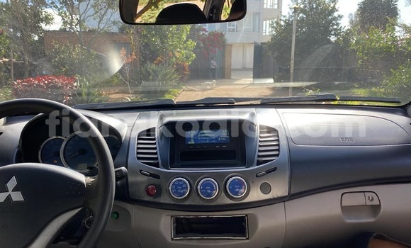 Buy Used Spectre R42 Red Car in Antananarivo in Analamanga Buy Used Spectre R42 Red Car in Antananarivo in Analamanga