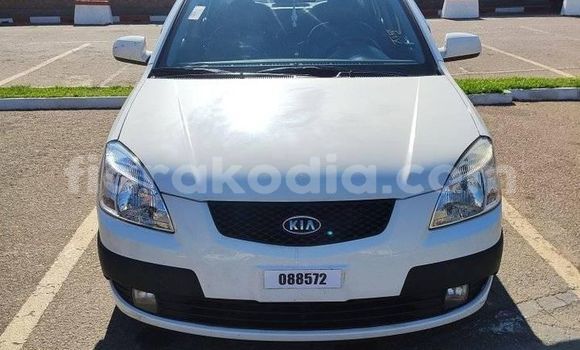 Acheter Occasion Voiture Kia Pride Blanc à Antananarivo, Analamanga Acheter Occasion Voiture Kia Pride Blanc à Antananarivo, Analamanga