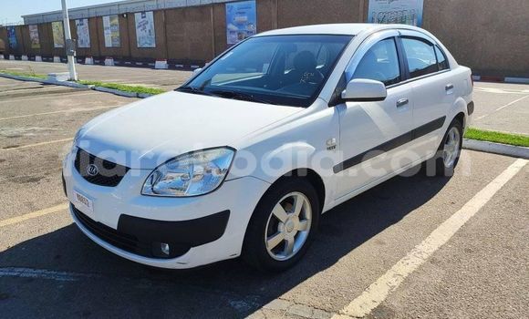 Acheter Occasion Voiture Kia Pride Blanc à Antananarivo, Analamanga Acheter Occasion Voiture Kia Pride Blanc à Antananarivo, Analamanga