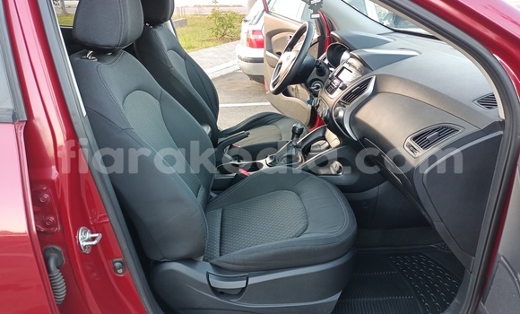 Acheter Occasion Voiture Hyundai ix35 Rouge à Antananarivo, Analamanga Acheter Occasion Voiture Hyundai ix35 Rouge à Antananarivo, Analamanga