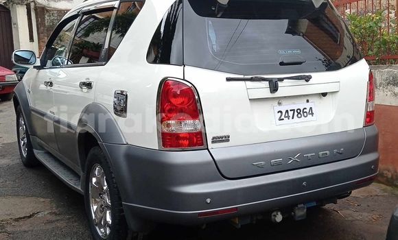 Hividy Renault 10 Hafa Car in Antananarivo in Analamanga