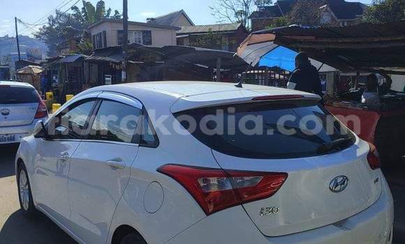 Buy Used Hyundai i30 White Car in Antananarivo in Analamanga Buy Used Hyundai i30 White Car in Antananarivo in Analamanga