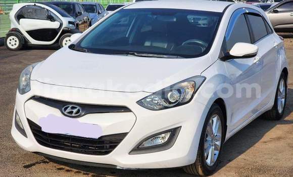 Buy Used Hyundai i30 White Car in Antananarivo in Analamanga Buy Used Hyundai i30 White Car in Antananarivo in Analamanga