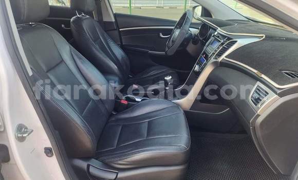 Buy Used Hyundai i30 White Car in Antananarivo in Analamanga Buy Used Hyundai i30 White Car in Antananarivo in Analamanga