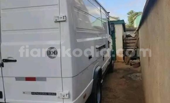 Acheter Occasion Voiture Mercedes Viano Blanc à Antananarivo, Analamanga Acheter Occasion Voiture Mercedes Viano Blanc à Antananarivo, Analamanga