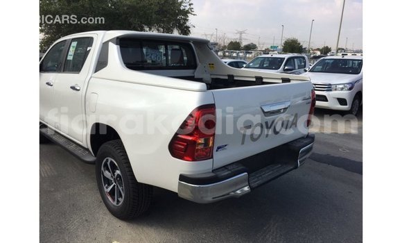 Acheter Import Voiture Toyota Hilux Blanc à Import - Dubai, Diana Acheter Import Voiture Toyota Hilux Blanc à Import - Dubai, Diana