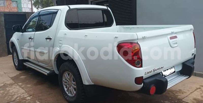 Big with watermark mitsubishi l200 analamanga antananarivo 7359