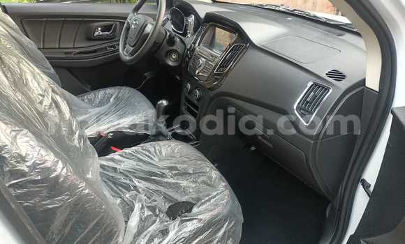 Acheter Occasion Voiture Mitsubishi Montero Sport Blanc à Antananarivo, Analamanga Acheter Occasion Voiture Mitsubishi Montero Sport Blanc à Antananarivo, Analamanga