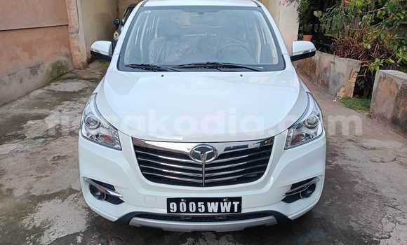 Acheter Occasion Voiture Mitsubishi Montero Sport Blanc à Antananarivo, Analamanga Acheter Occasion Voiture Mitsubishi Montero Sport Blanc à Antananarivo, Analamanga