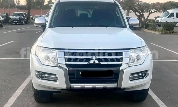 Acheter Occasion Voiture Mitsubishi Pajero Blanc à Antananarivo, Analamanga Acheter Occasion Voiture Mitsubishi Pajero Blanc à Antananarivo, Analamanga