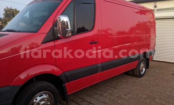 Acheter Import Voiture Volkswagen California Rouge à Antsirabe, Vakinankaratra Acheter Import Voiture Volkswagen California Rouge à Antsirabe, Vakinankaratra