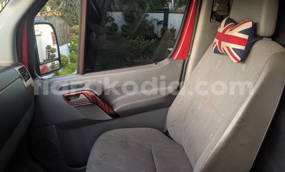 Acheter Import Voiture Volkswagen California Rouge à Antsirabe, Vakinankaratra Acheter Import Voiture Volkswagen California Rouge à Antsirabe, Vakinankaratra