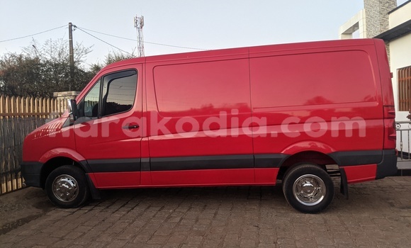 Acheter Import Voiture Volkswagen California Rouge à Antsirabe, Vakinankaratra Acheter Import Voiture Volkswagen California Rouge à Antsirabe, Vakinankaratra