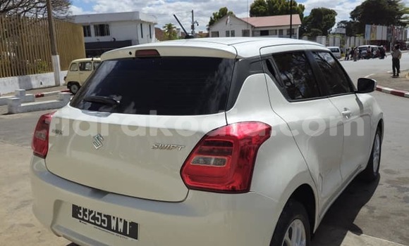 Acheter Occasion Voiture Suzuki Swift Blanc à Antananarivo, Analamanga Acheter Occasion Voiture Suzuki Swift Blanc à Antananarivo, Analamanga
