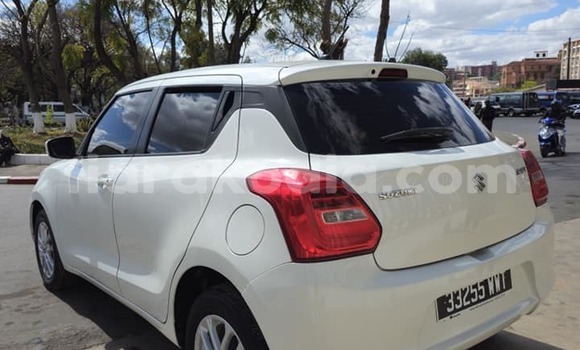Acheter Occasion Voiture Suzuki Swift Blanc à Antananarivo, Analamanga Acheter Occasion Voiture Suzuki Swift Blanc à Antananarivo, Analamanga