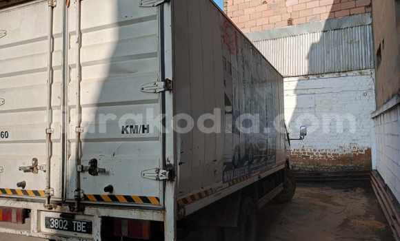 Hividy Ford E 150 Cargo Van fotsy Truck in Antananarivo in Analamanga Hividy Ford E 150 Cargo Van fotsy Truck in Antananarivo in Analamanga