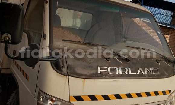 Hividy Ford E 150 Cargo Van fotsy Truck in Antananarivo in Analamanga Hividy Ford E 150 Cargo Van fotsy Truck in Antananarivo in Analamanga