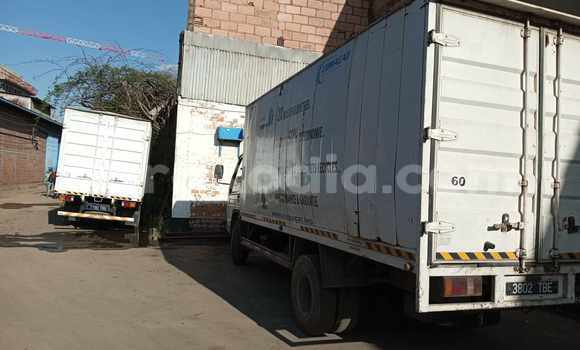 Hividy Ford E 150 Cargo Van fotsy Truck in Antananarivo in Analamanga Hividy Ford E 150 Cargo Van fotsy Truck in Antananarivo in Analamanga