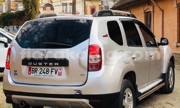 Hividy Dacia Duster Silver Car in Antananarivo in Analamanga Hividy Dacia Duster Silver Car in Antananarivo in Analamanga