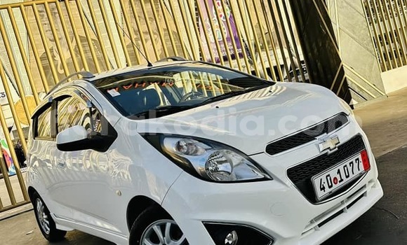 Hividy Chevrolet Spark fotsy Car in Antananarivo in Analamanga Hividy Chevrolet Spark fotsy Car in Antananarivo in Analamanga