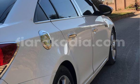 Buy Used Chevrolet Cruze White Car in Antananarivo in Analamanga Buy Used Chevrolet Cruze White Car in Antananarivo in Analamanga