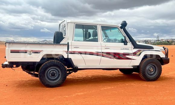 Acheter Occasion Voiture Toyota Land Cruiser Blanc à Antananarivo, Analamanga Acheter Occasion Voiture Toyota Land Cruiser Blanc à Antananarivo, Analamanga