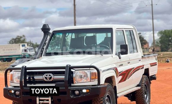 Acheter Occasion Voiture Toyota Land Cruiser Blanc à Antananarivo, Analamanga Acheter Occasion Voiture Toyota Land Cruiser Blanc à Antananarivo, Analamanga