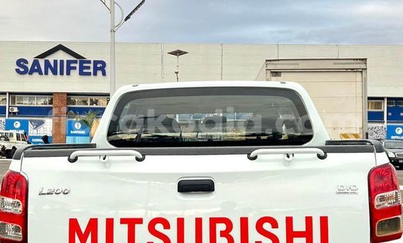 Acheter Occasion Voiture Mitsubishi L200 Blanc à Antananarivo, Analamanga Acheter Occasion Voiture Mitsubishi L200 Blanc à Antananarivo, Analamanga