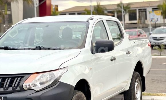 Acheter Occasion Voiture Mitsubishi L200 Blanc à Antananarivo, Analamanga Acheter Occasion Voiture Mitsubishi L200 Blanc à Antananarivo, Analamanga