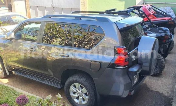Acheter Occasion Voiture Toyota Prado Noir à Antananarivo, Analamanga Acheter Occasion Voiture Toyota Prado Noir à Antananarivo, Analamanga