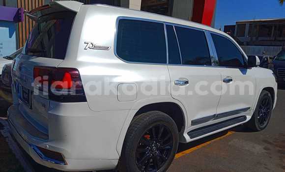 Acheter Occasion Voiture Toyota Land Cruiser Blanc à Taolanaro, Toliary Acheter Occasion Voiture Toyota Land Cruiser Blanc à Taolanaro, Toliary