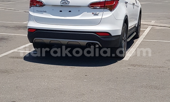 Buy Import Hyundai Santa Fe White Car in Antananarivo in Analamanga Buy Import Hyundai Santa Fe White Car in Antananarivo in Analamanga