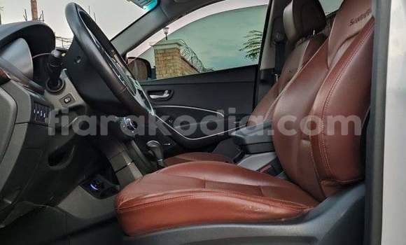 Buy Import Hyundai Santa Fe White Car in Antananarivo in Analamanga Buy Import Hyundai Santa Fe White Car in Antananarivo in Analamanga