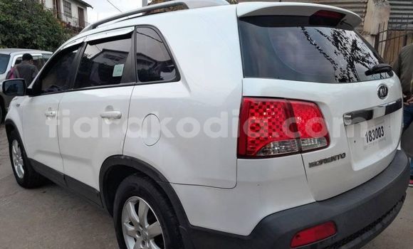 Buy Used Kia Sorento White Car in Antananarivo in Analamanga Buy Used Kia Sorento White Car in Antananarivo in Analamanga
