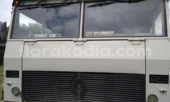 Hividy Renault TRM 10000 fotsy Truck in Toamasina in Atsinanana Hividy Renault TRM 10000 fotsy Truck in Toamasina in Atsinanana